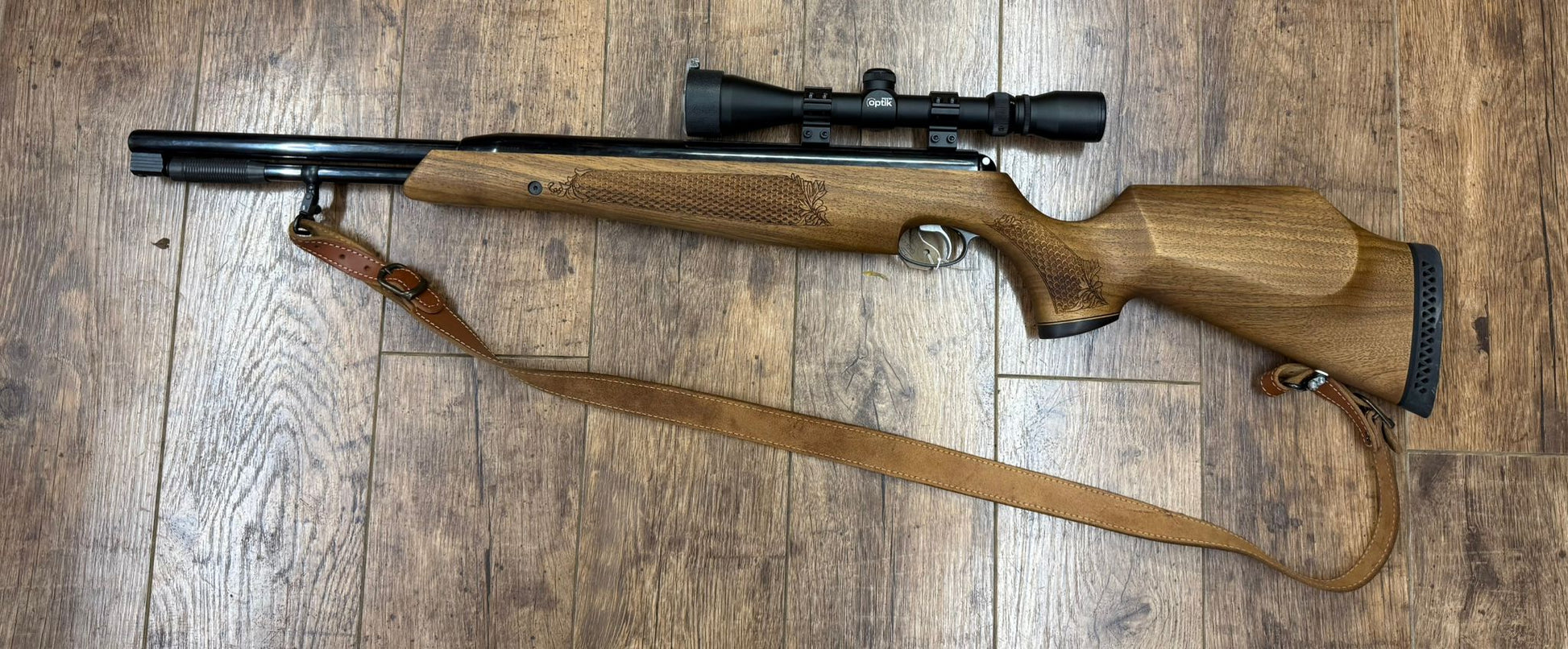 8220 – Item number 8220 second hand .22 walnut Air Arms TX200 HC