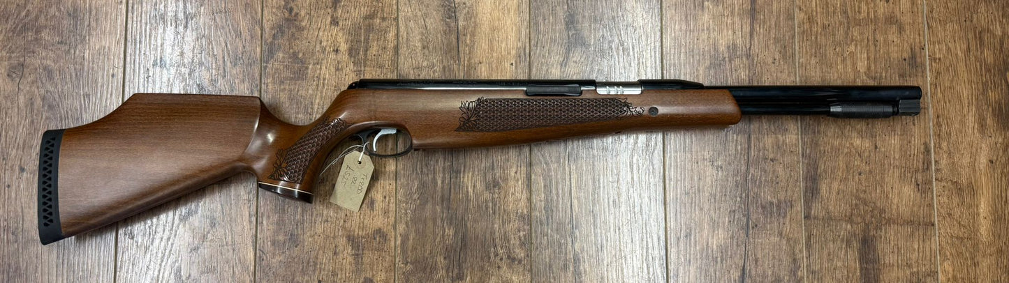8669 – Item number 8669 second Air Arms TX200 HC beech like new